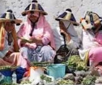 Muslim women in Chefchaouen market